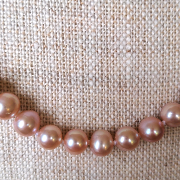 Macy's genuine pearl set. Necklace, Bracelet & Earrings.NWT, pink ,sterling. Box - Picture 2 of 7